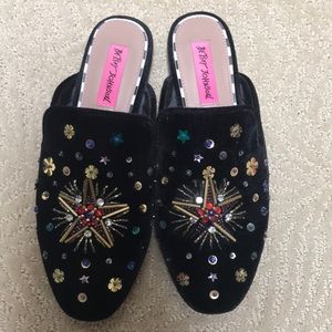 Betsey Johnson slide on slippers